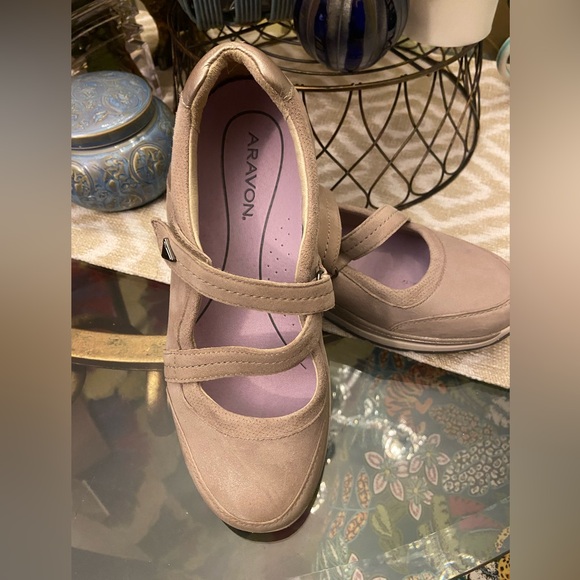 Aravon Women's Pyper Cross Strap Sneaker In Taupe Leather - Picture 7 of 12